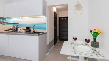 Microwave, coffee/tea maker, cookware/dishes/utensils