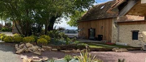 المنطقة المحيطة بالمنشأة