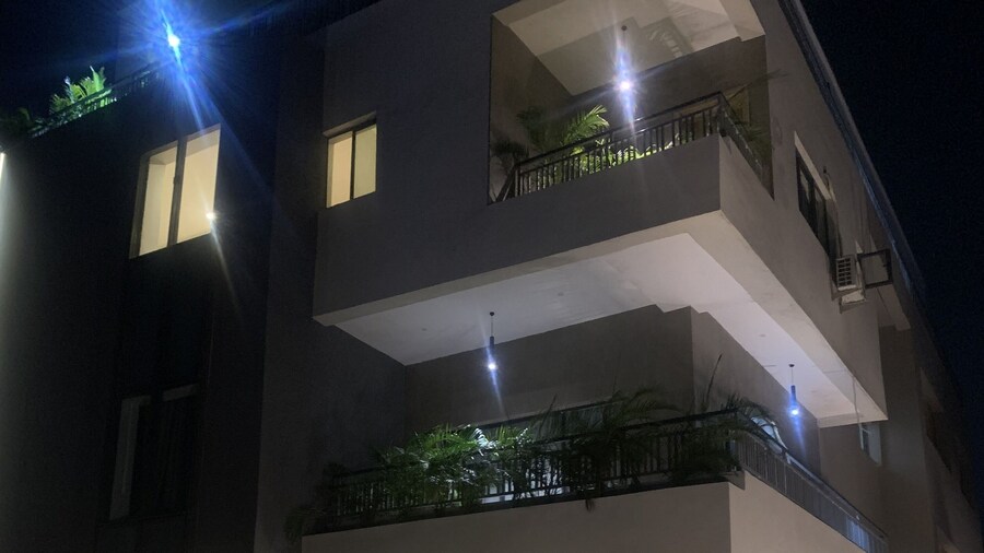 Greywood Hotel and Apartments