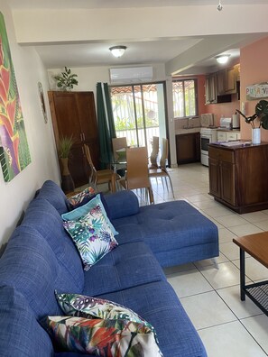 Smart TV - Cozy private condo in Playas del Coco.  Pet friendly! (Playas del Coco)