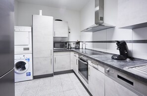 Comfort-Doppelzimmer, barrierefrei, Gemeinschaftsbad | Eigene Küche | Kühlschrank, Mikrowelle