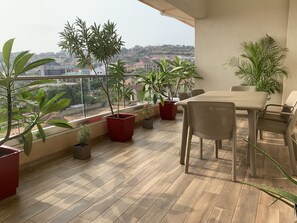 Outdoor dining - Stylish and Comfort (Accra)