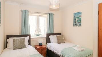 2 개의 침실, 각각 다른 스타일의 인테리어, 각각 다르게 가구 비치, 무료 WiFi