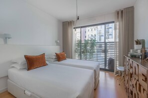 3 chambres, fer et planche à repasser, Wi-Fi, draps fournis