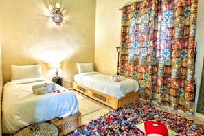 In-room safe, individually decorated, free WiFi - Ryad des Nomades (Essaouira)