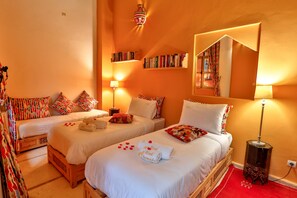 In-room safe, individually decorated, free WiFi - Ryad des Nomades (Essaouira)