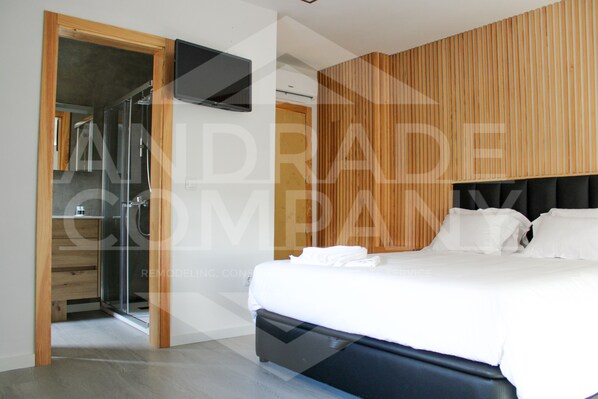 1 bedroom, WiFi, bed sheets -  A small one bedroom apartment near Douro river in the heart of Pinhão. (Pinhão)