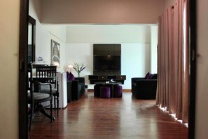 Lobby sitting area - The Reserve Boutique Hotel (Karachi)