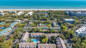 Exterior - Renovated Hilton Head villa with pond views, pool access, king suite, and easy walk to Forest Beach (Hilton Head Island)