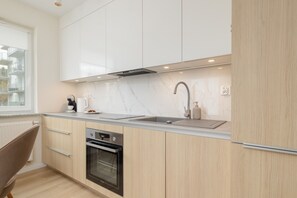 Dishwasher, coffee/tea maker, cookware/dishes/utensils - Unique Maczka Apartment by Renters (Kolobrzeg)