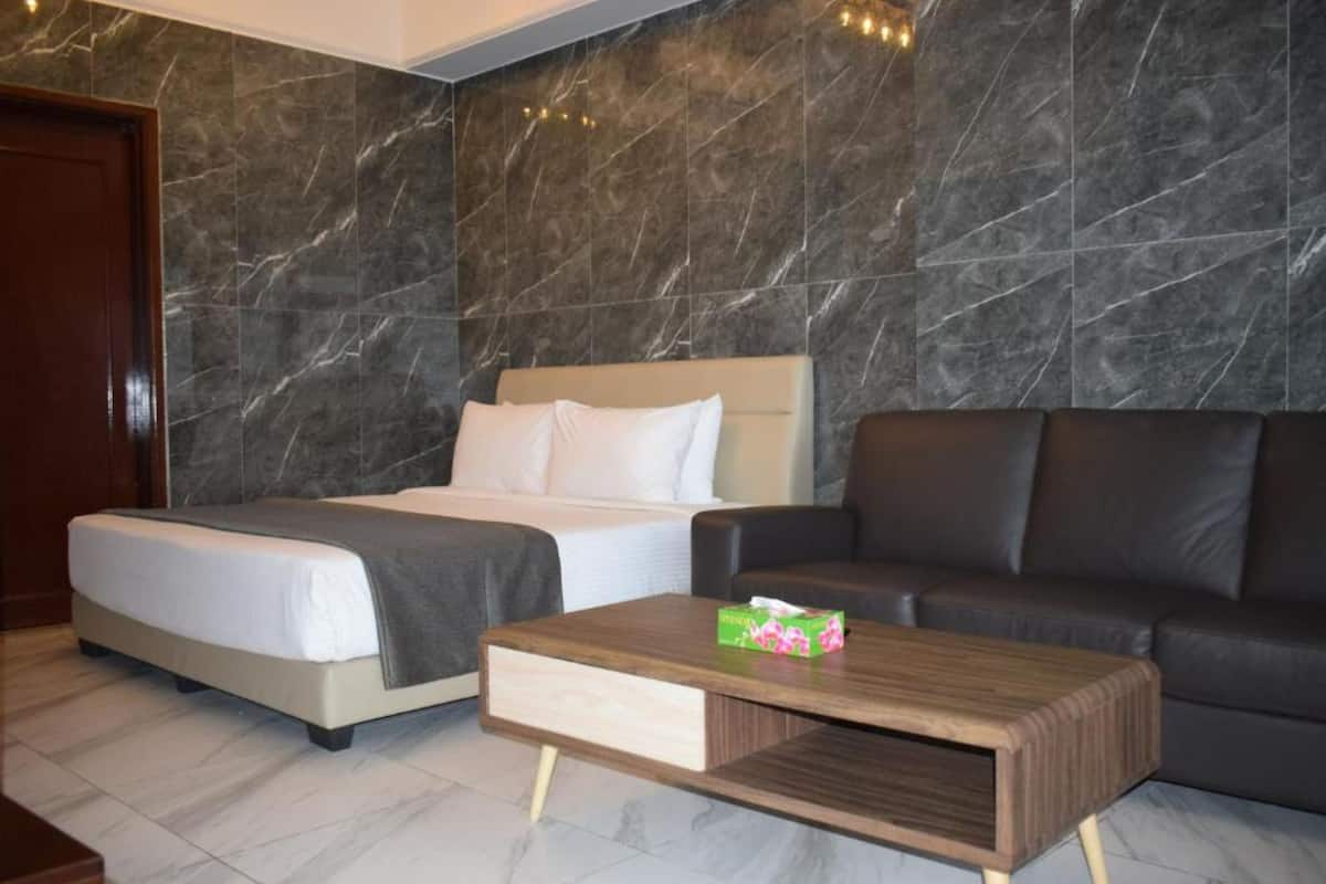 2 habitaciones, escritorio y sistema de insonorización