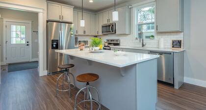 Owl's Roost | Pet-Friendly, WIFI & Mountain Views!
