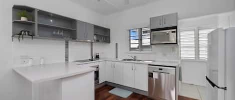 Fridge, microwave, stovetop, dishwasher