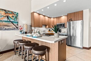 Geladeira, micro-ondas, fogão, cooktop
