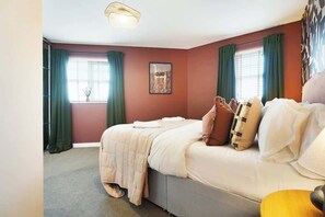 3 bedrooms, iron/ironing board, Internet, bed sheets