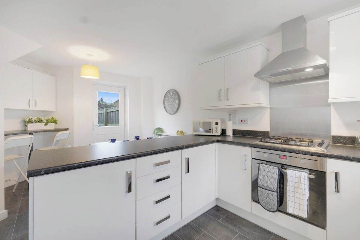 雪櫃、微波爐、焗爐、爐具