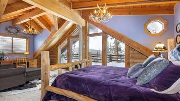 3 bedrooms, desk, iron/ironing board, travel crib