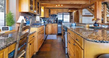 Pet-Friendly Cabin with Hot Tub & Stunning Views