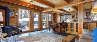 Pet-Friendly Cabin with Hot Tub