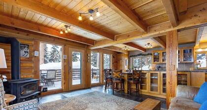 Pet-Friendly Cabin with Hot Tub