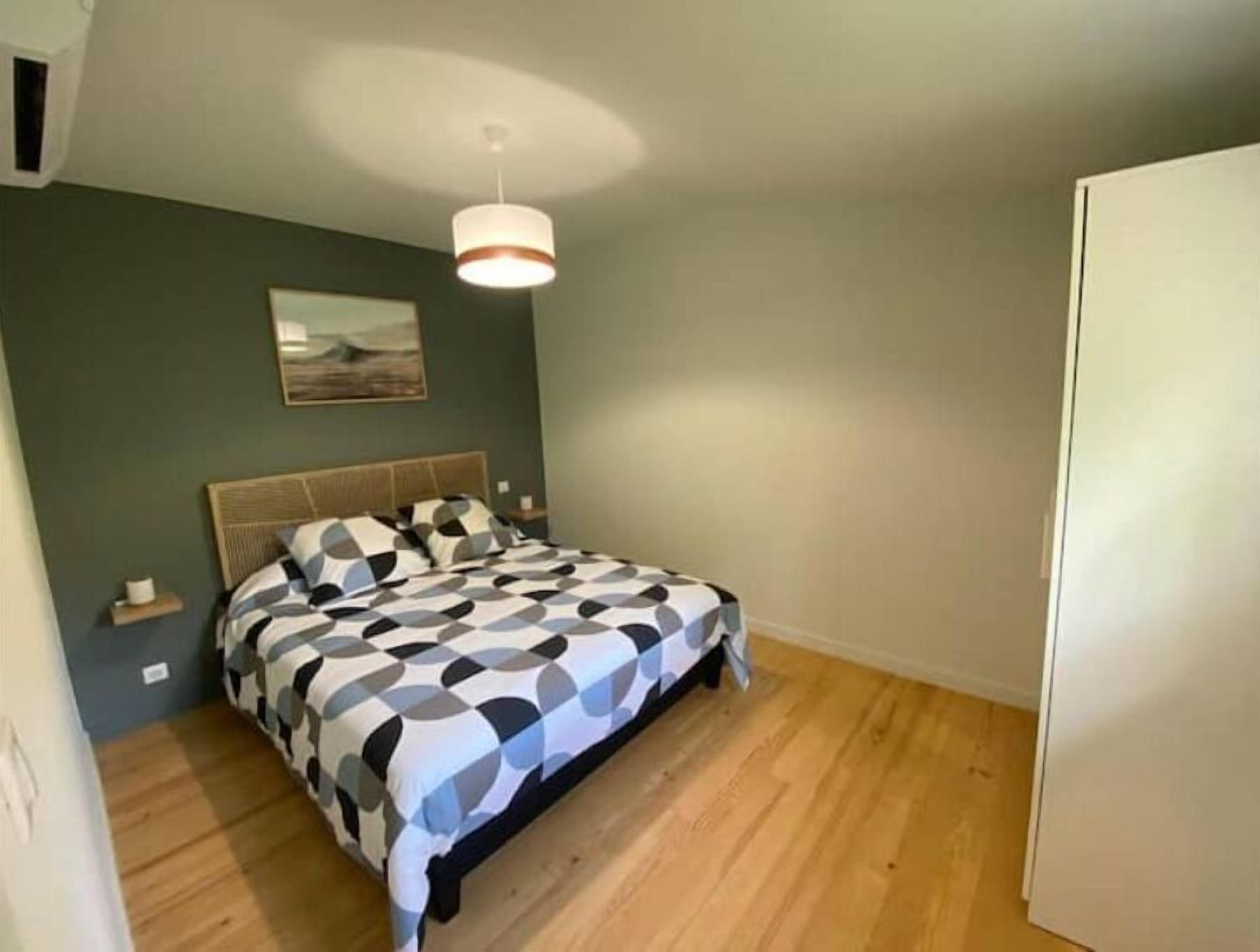 1 chambre, fer et planche à repasser, lit parapluie, Wi-Fi gratuit