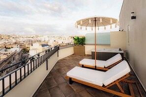 Literie de qualité supérieure, matelas mémoire de forme, minibar