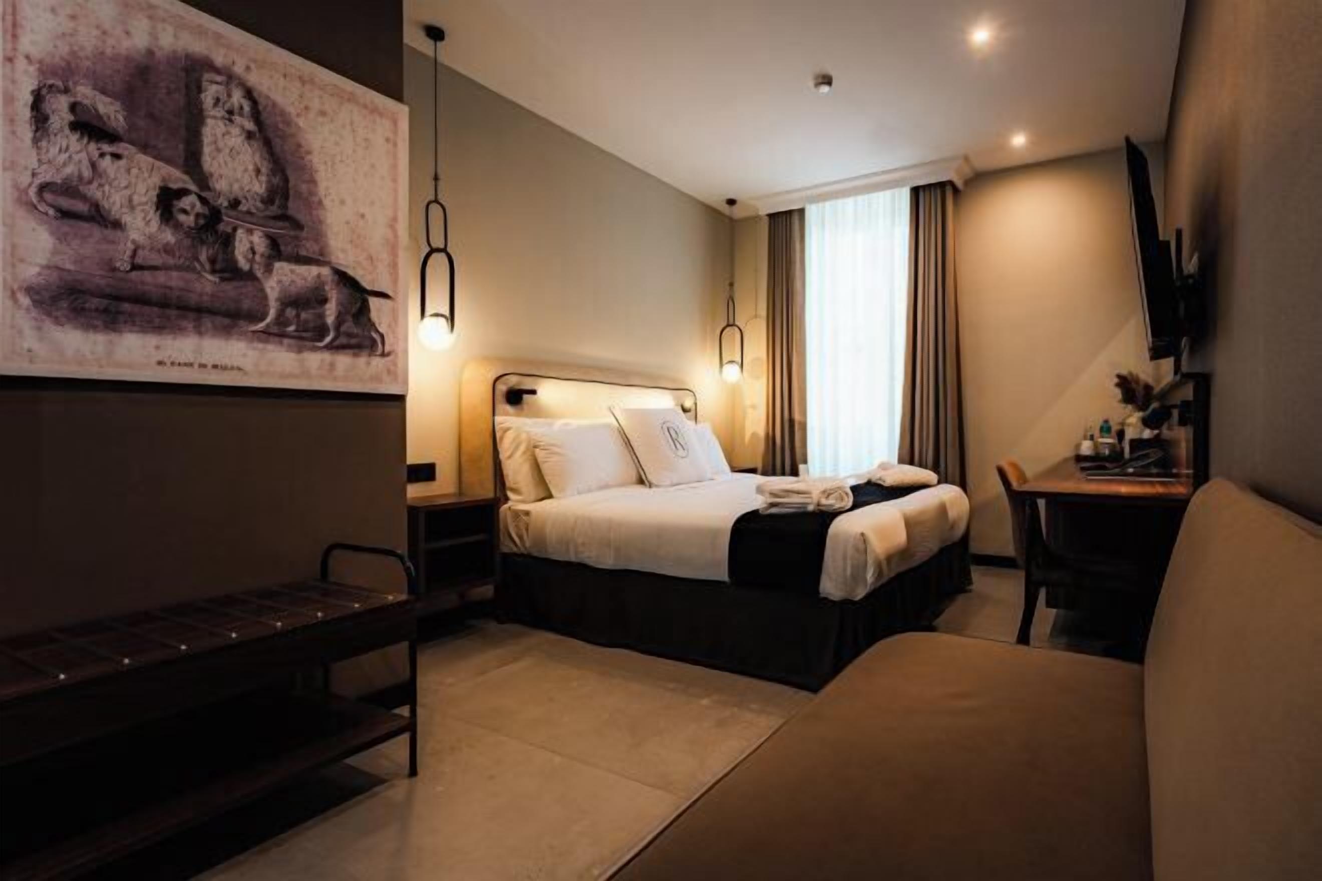 Hochwertige Bettwaren, Betten mit Memory-Foam-Matratzen, Minibar