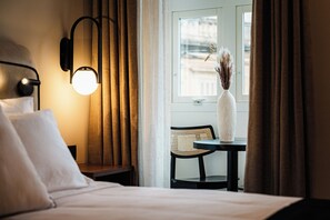 Literie de qualité supérieure, matelas mémoire de forme, minibar