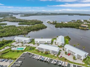 المنشأة من الخارج