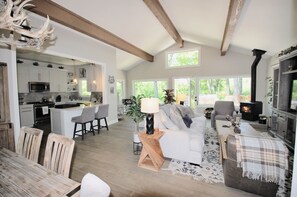 Smart TV - Jessamine Cottage, Chesnut Hill (Highlands)