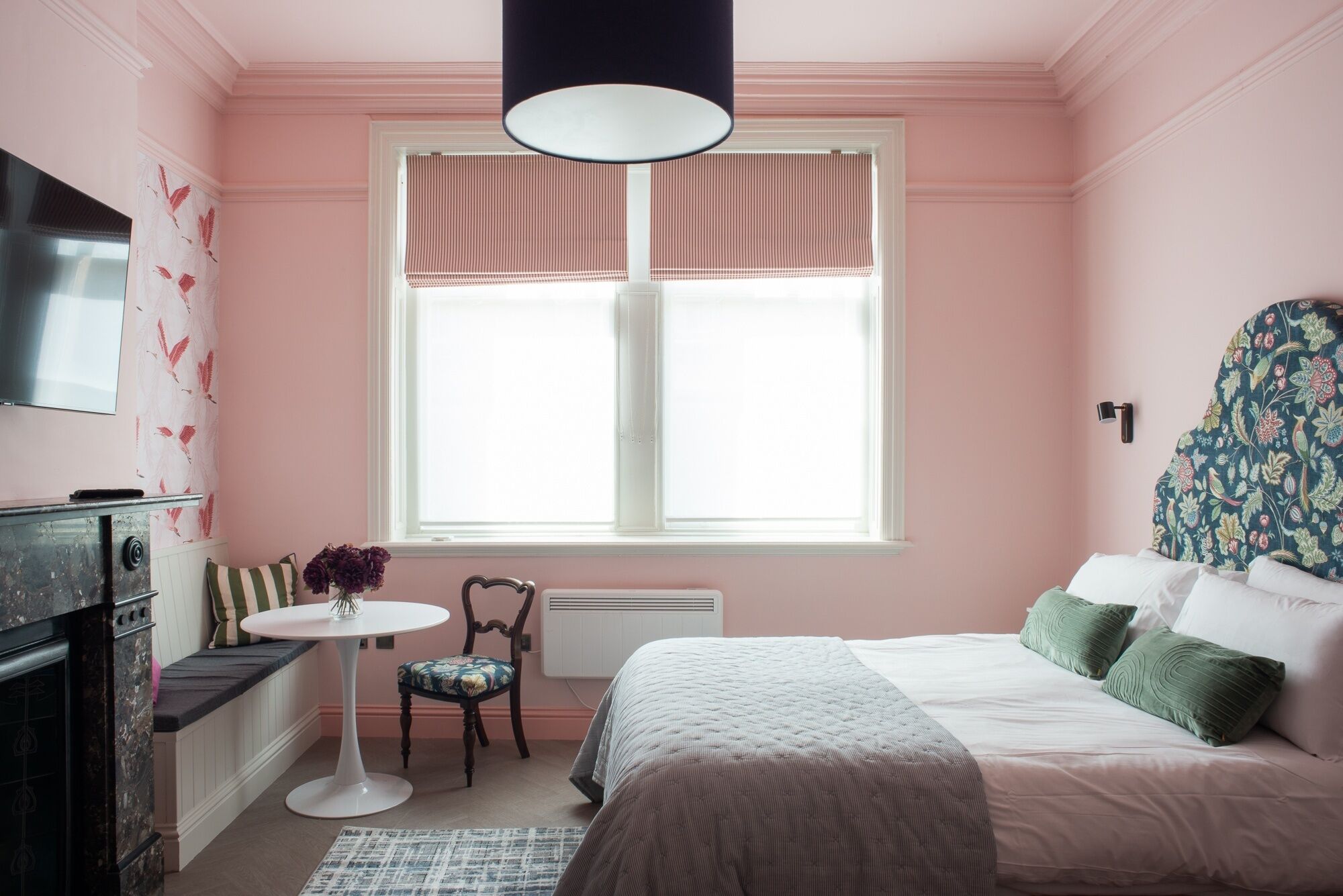 1 habitación, tabla de planchar con plancha, wifi gratis y ropa de cama 