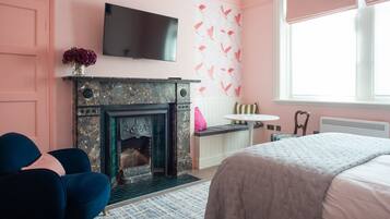 1 habitación, tabla de planchar con plancha, wifi gratis y ropa de cama