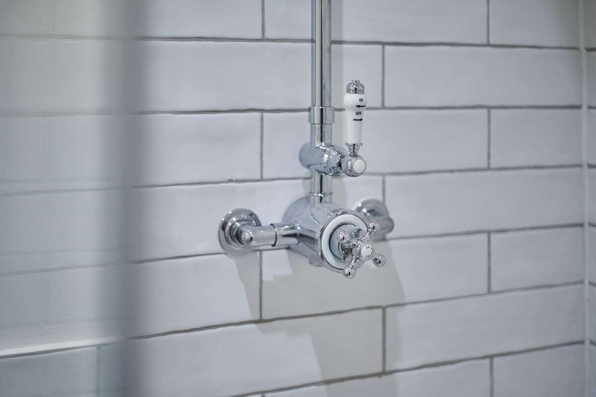 Sèche-cheveux, serviettes fournies