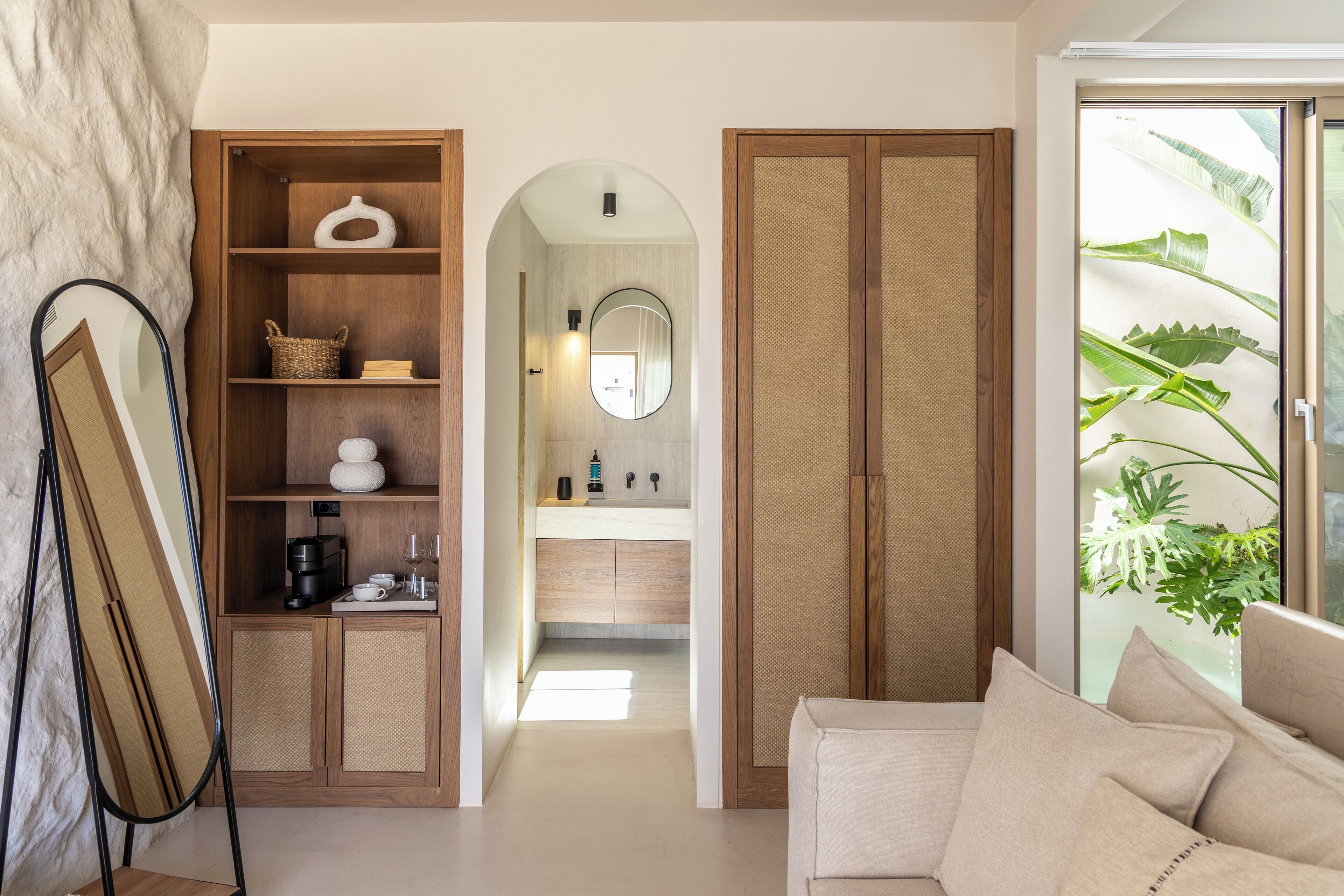 King Suite with Sea View | 1 slaapkamer, een bureau, een laptopwerkplek, geluiddichte muren