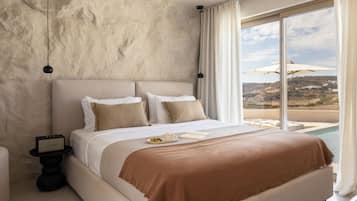 King Suite with Sea View | 1 bedroom, desk, laptop workspace, soundproofing