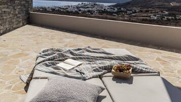 King Suite with Sea View | Teras/patio