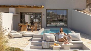 King Suite with Sea View | Teras/patio