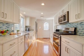 Fridge, microwave, oven, stovetop - Walk to Earle Rd Beach, Incredible Patio! (Harwich)