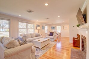 TV, offices - Walk to Earle Rd Beach, Incredible Patio! (Harwich)