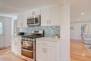 Fridge, microwave, oven, stovetop - Walk to Earle Rd Beach, Incredible Patio! (Harwich)