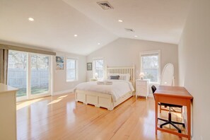 3 slaapkamers, een strijkplank/strijkijzer, wifi, beddengoed