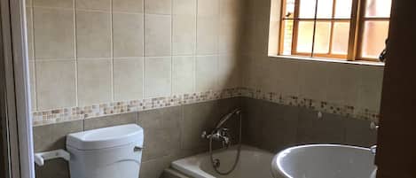 Maison, 2 chambres, balcon | Salle de bain