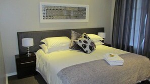 House, 2 Bedrooms, Patio - Comfortable Furnished Apartment Wi-fi Free Parking (Bloemfontein)