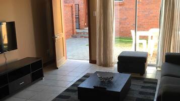 House, 2 Bedrooms, Balcony | Living room