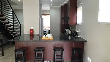 House, 2 Bedrooms, Balcony | Dining