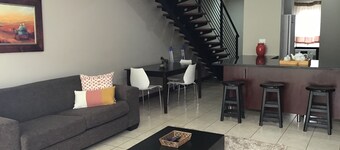 가구가 완비된 장기 또는 단기 아파트 블룸폰테인