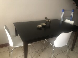 House, 2 Bedrooms, Balcony | Dining - Furnished Apartment Long Or Short Bloemfontein (Bloemfontein)