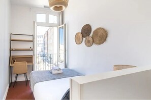 3 bedrooms, desk, iron/ironing board, WiFi