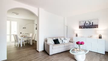 Apartment, Lake View | Living area