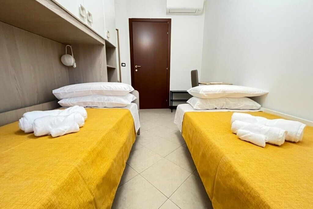 2 bedrooms, in-room safe, desk, iron/ironing board